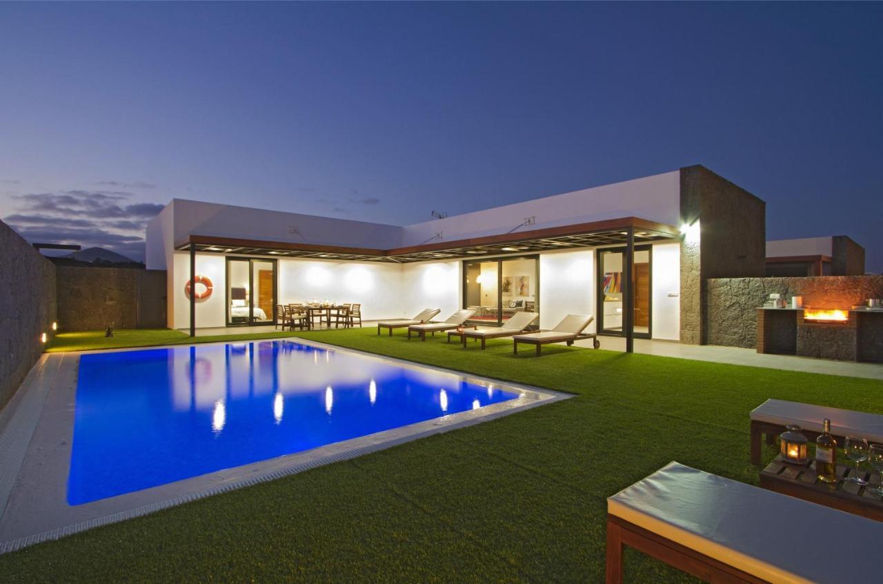 Luxury Los Mojones Villa Short Walk To Old Town Private Heated Pool Villa Los Mojones Angie Puerto Del Carmen Tías Екстериор снимка