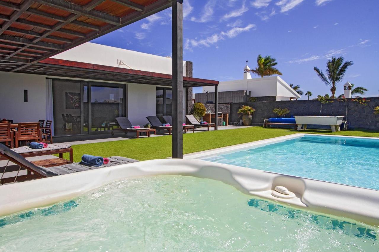 Luxury Los Mojones Villa Short Walk To Old Town Private Heated Pool Villa Los Mojones Angie Puerto Del Carmen Tías Екстериор снимка