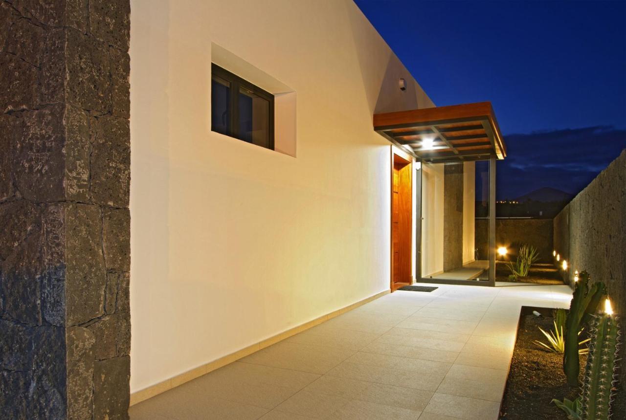 Luxury Los Mojones Villa Short Walk To Old Town Private Heated Pool Villa Los Mojones Angie Puerto Del Carmen Tías Екстериор снимка