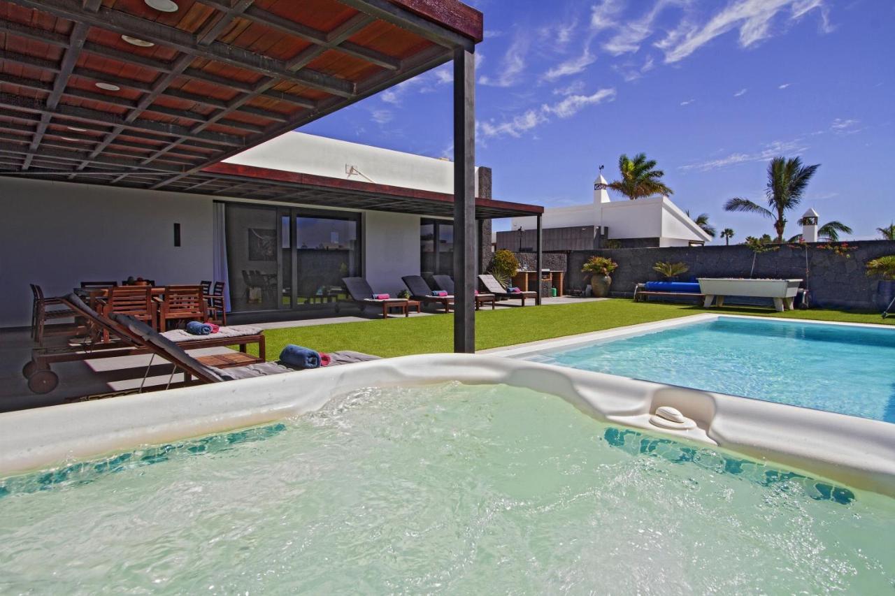 Luxury Los Mojones Villa Short Walk To Old Town Private Heated Pool Villa Los Mojones Angie Puerto Del Carmen Tías Екстериор снимка