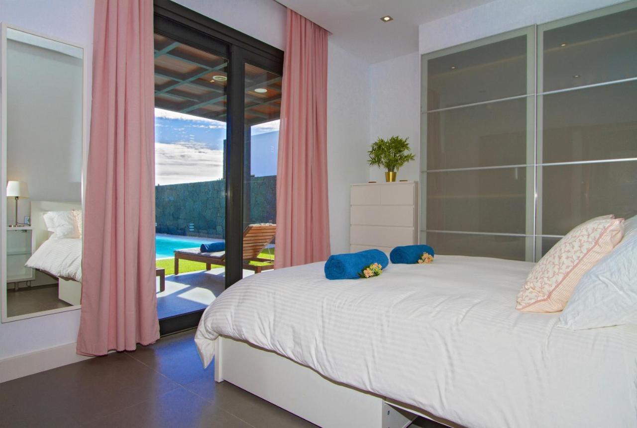 Luxury Los Mojones Villa Short Walk To Old Town Private Heated Pool Villa Los Mojones Angie Puerto Del Carmen Tías Екстериор снимка