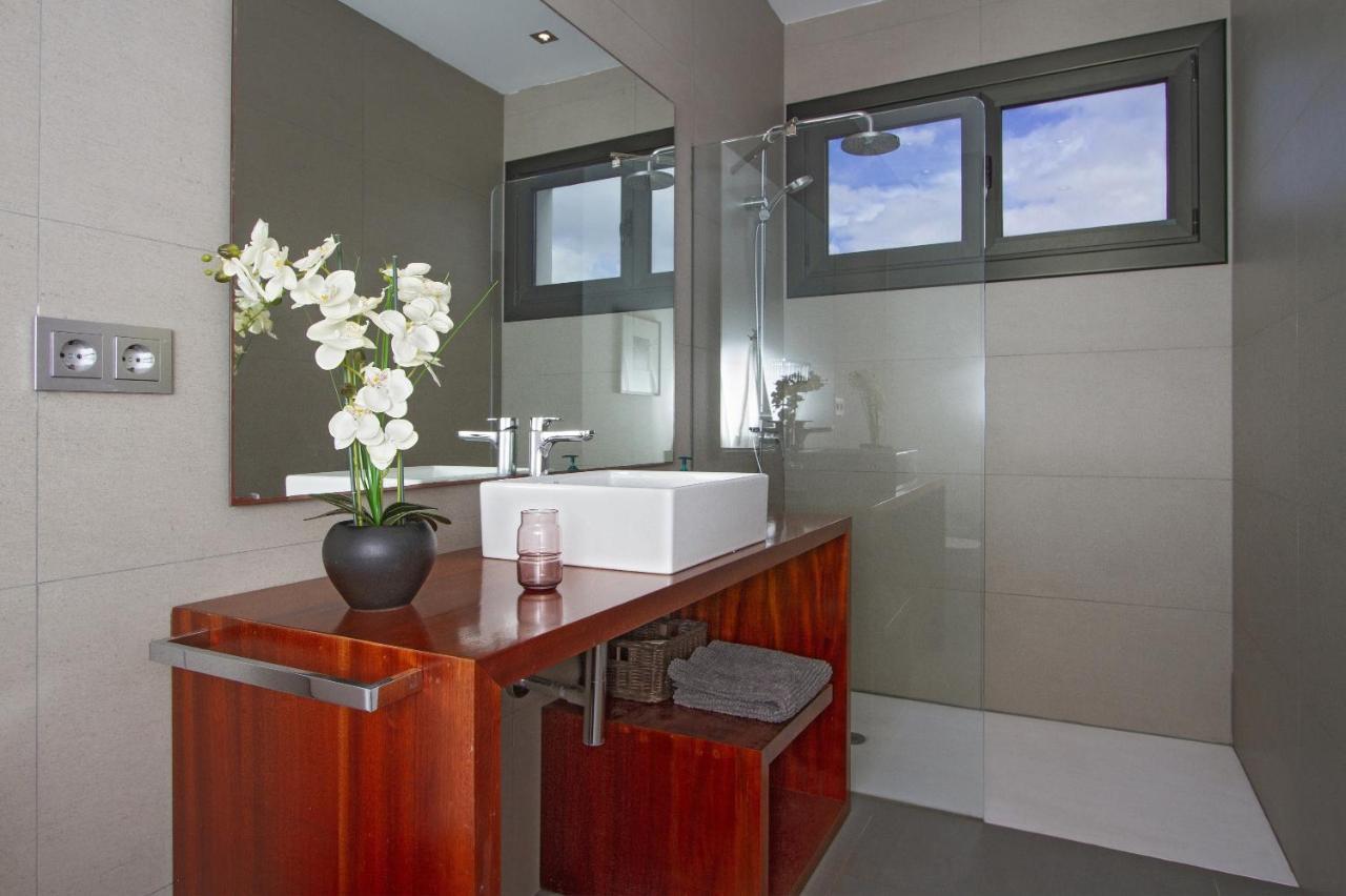 Luxury Los Mojones Villa Short Walk To Old Town Private Heated Pool Villa Los Mojones Angie Puerto Del Carmen Tías Екстериор снимка